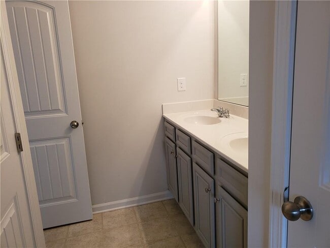 Building Photo - 5655 Mirror Lake Dr