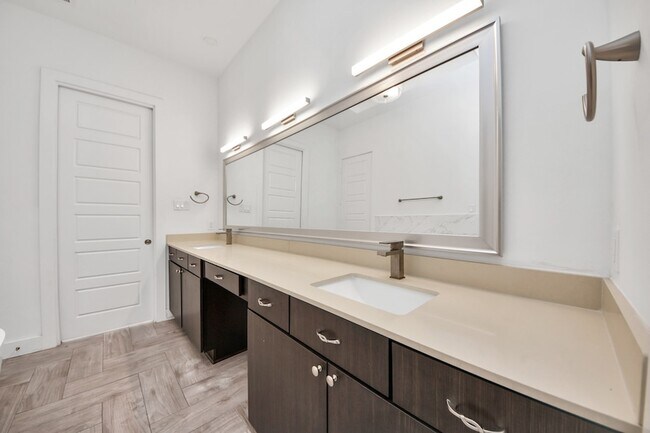 Building Photo - 1703 Cedrocanna Ln