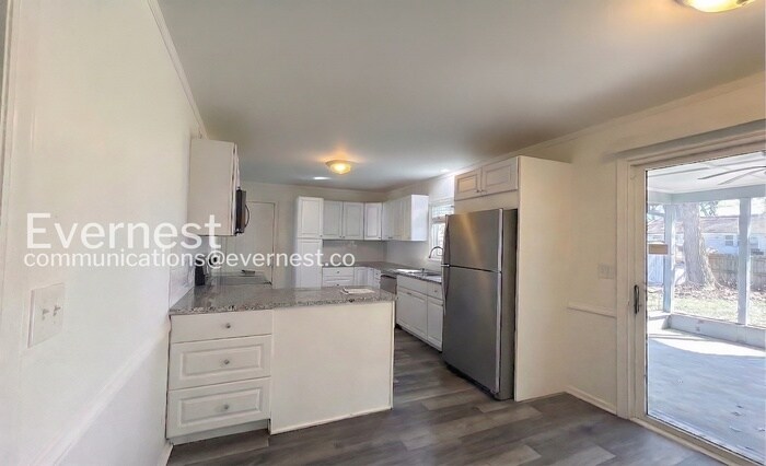 Building Photo - 7701 W 95th Terrace