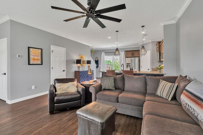 Building Photo - Great End-Unit Townhome with upgrades galore!