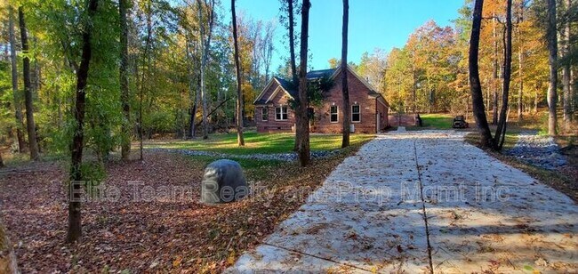 Building Photo - 550 Cottonfield Cir
