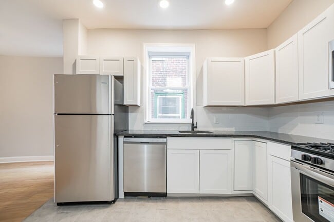 Building Photo - Huge 3 bedroom house for rent