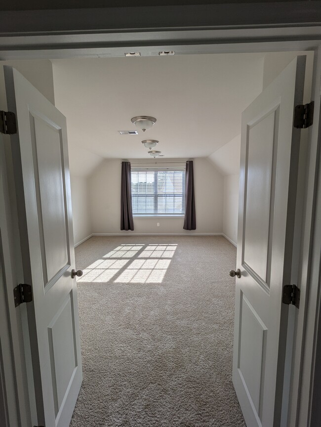 Building Photo - 205 Granito Dr