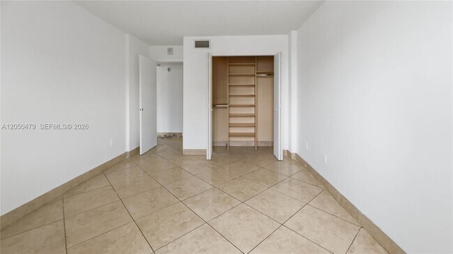 Building Photo - 16450 Miami Dr