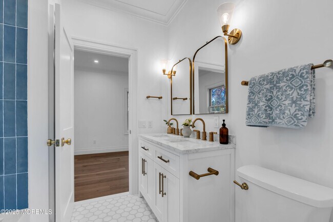 Building Photo - 340 River Rd