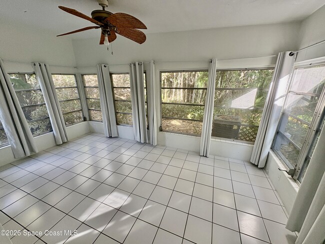 Building Photo - 6587 Towhee Dr