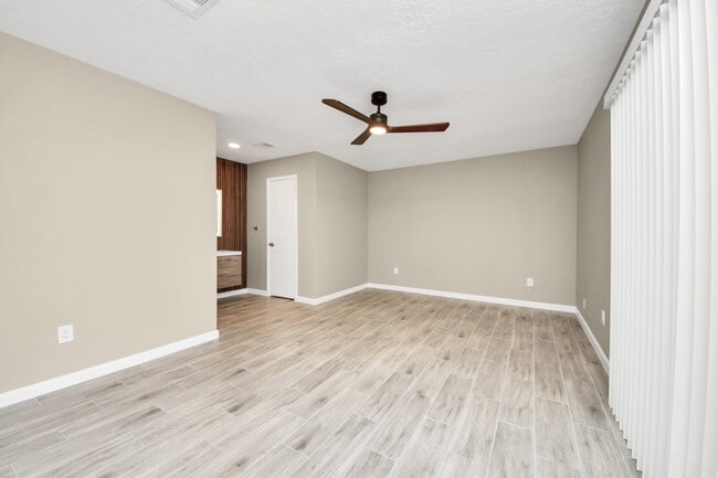 Building Photo - 16222 Forest Bend Ave