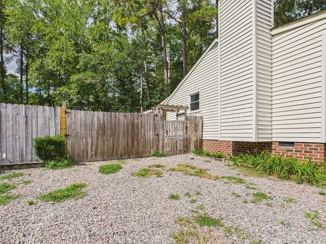 Building Photo - 11220 Sunfield Dr