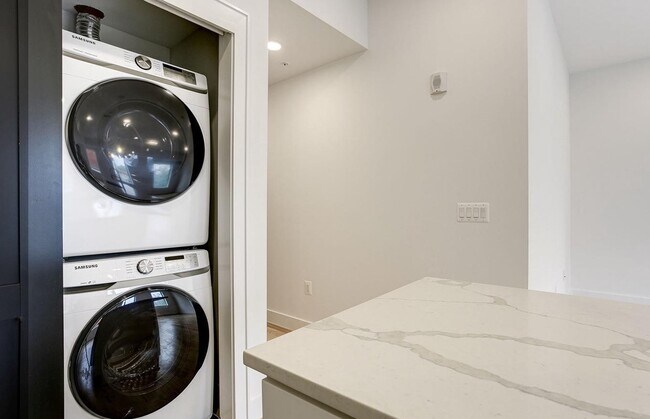 Building Photo - 836 Varnum St NW
