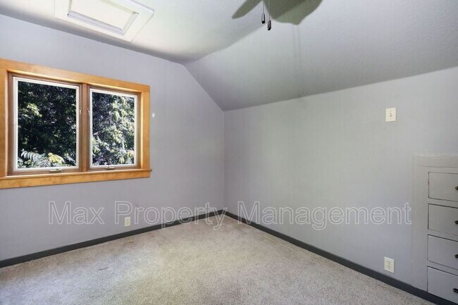 Building Photo - 660 27th St