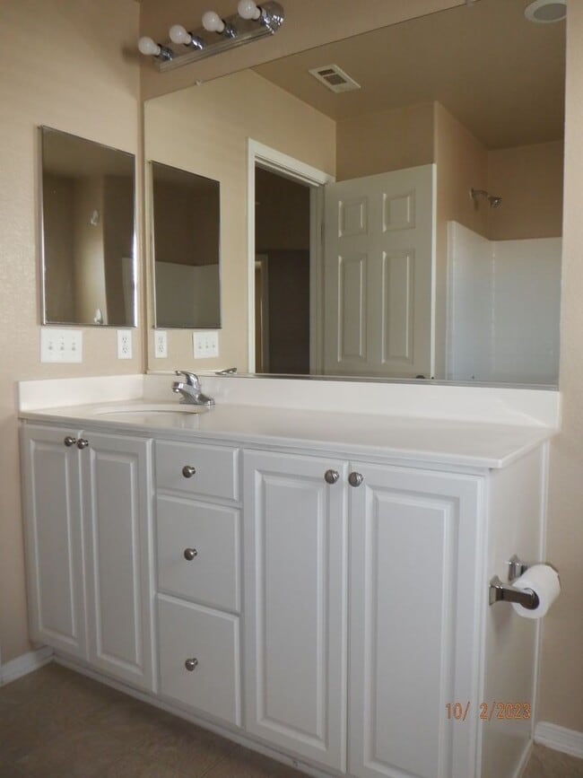 Building Photo - Located in the Heart of Tehachapi!