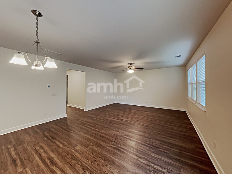 Building Photo - 4515 Tarpon Dr