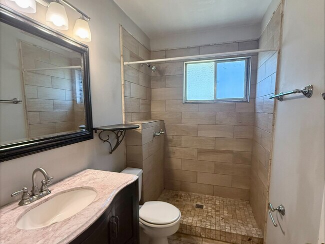 Building Photo - 2623 Vail Ave