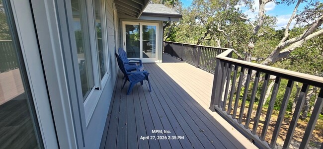 Building Photo - large custom home with peek a boo ocean views