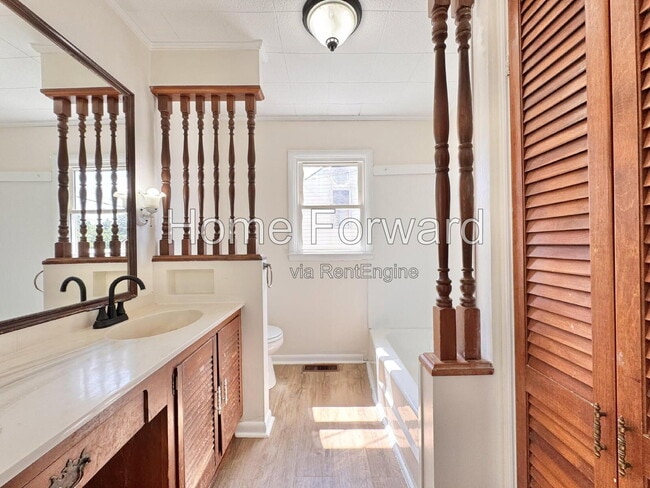 Building Photo - 107 N Robbins Ct