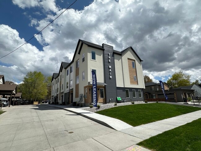 Building Photo - The Main