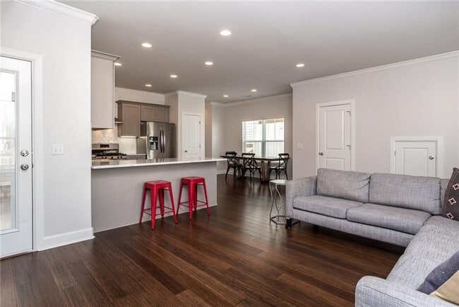 Building Photo - 3 bedroom 2.5 bath new home centrally located