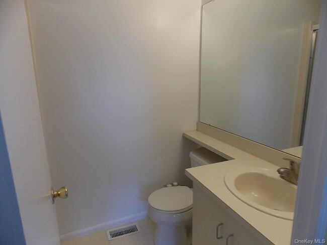 Building Photo - 38 Matthews Ln