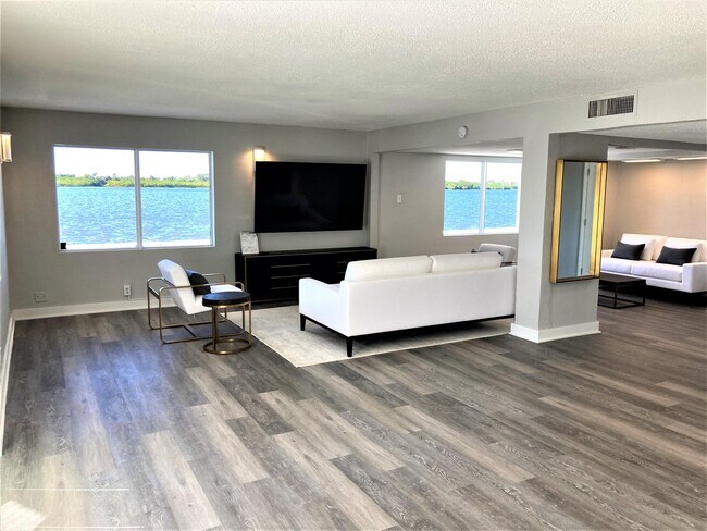 Building Photo - 2560 S Ocean Blvd