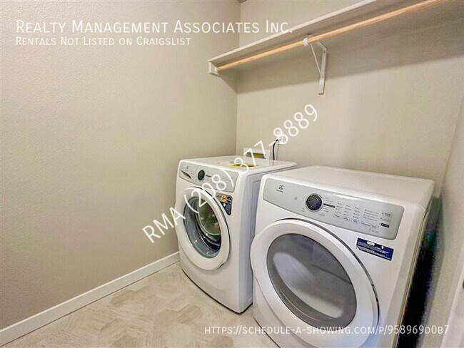 Building Photo - 412 N Traquair Ln