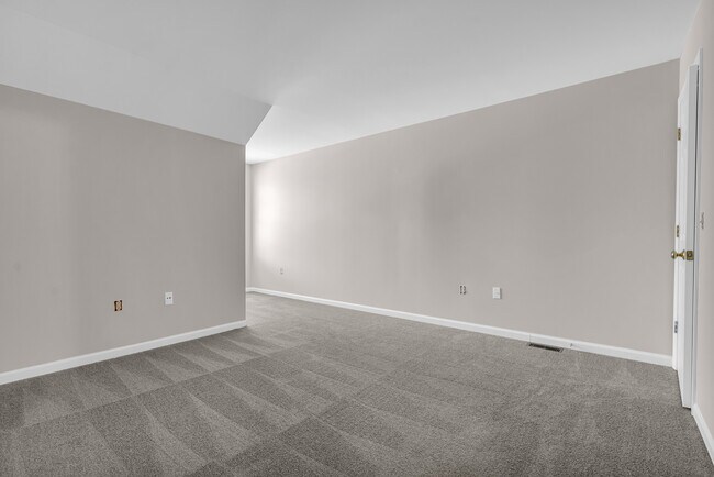 Building Photo - 41699 Mitchell Rd