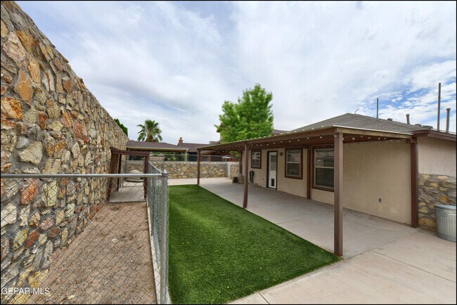 Building Photo - 508 Covington Ridge Way
