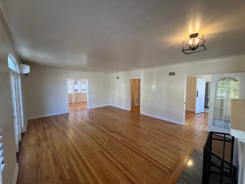 Living / Family Room - 2528 Front St