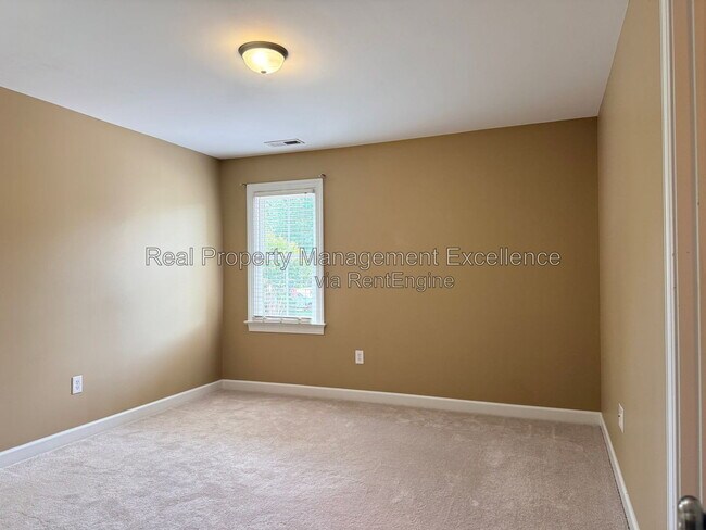 Building Photo - 616 Lake Artesia Ln
