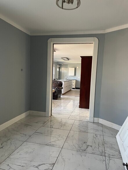 Building Photo - 301 Riverside Ave