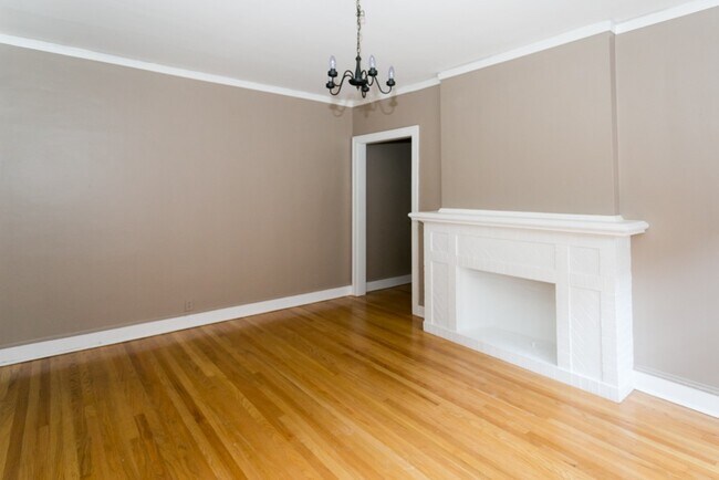Building Photo - 1322 Oak Ave