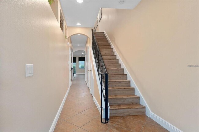 Building Photo - 828 Ellwood Ave