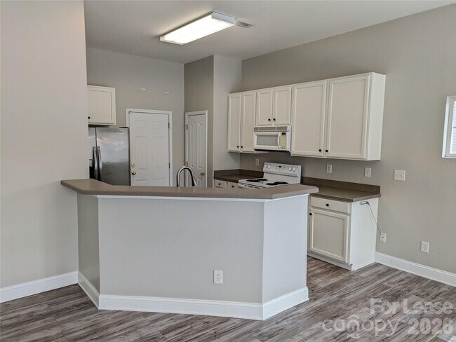 Building Photo - 141 Golden Valley Dr