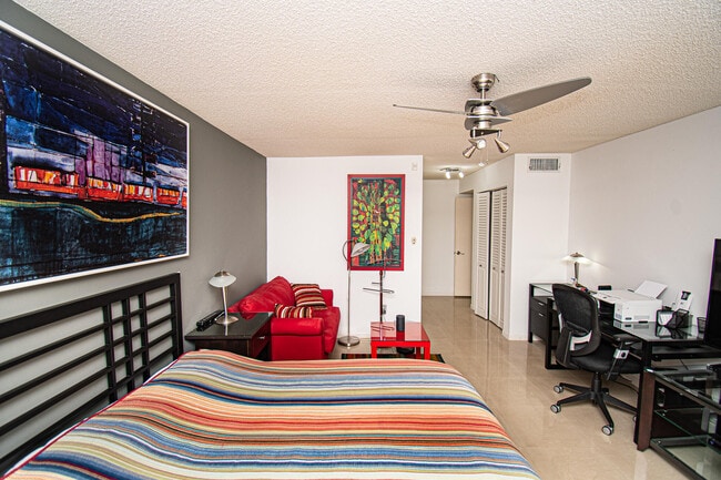 Building Photo - 8334 Cypress Ln