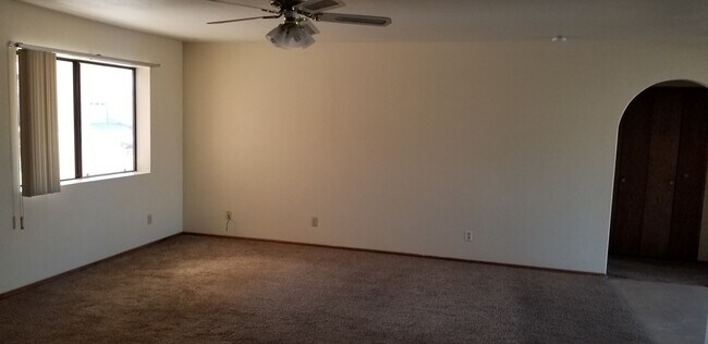 Building Photo - 3181 Sombrero Dr