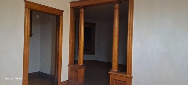 Building Photo - 24 Clearview Ave