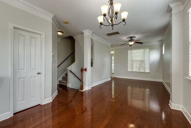 Building Photo - 531 St Jules Ln