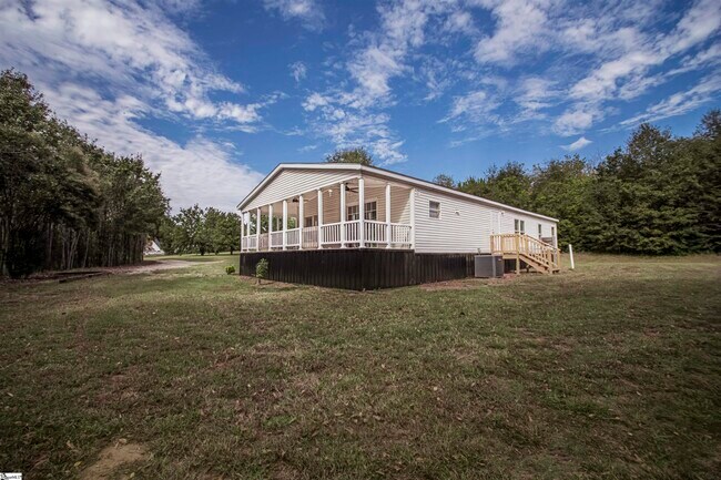 Building Photo - 296 Fish Camp Rd