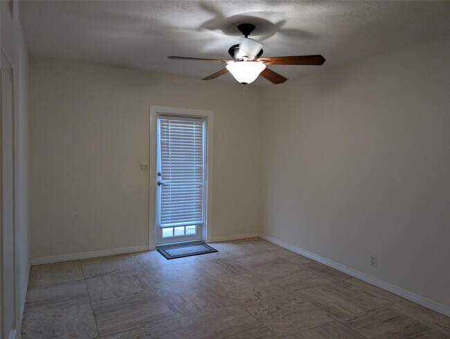 Building Photo - 1470 N Dixie Hwy
