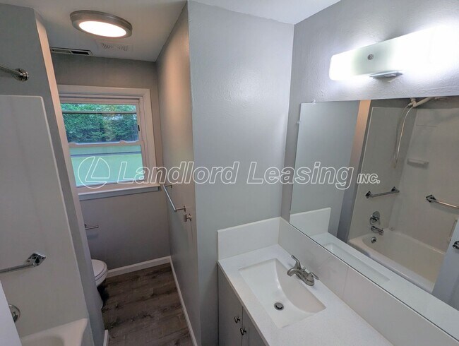 Building Photo - Updated Ranch Home in Sheffield Lake