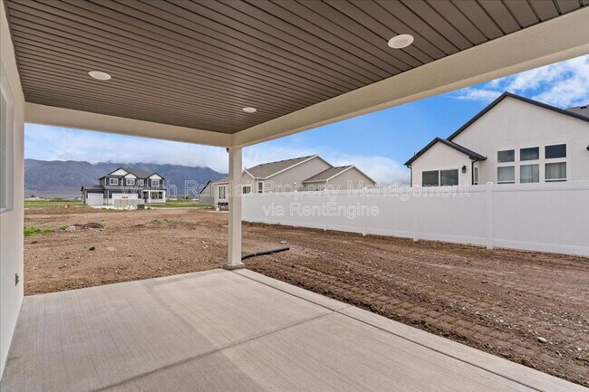 Building Photo - 834 E 300 N