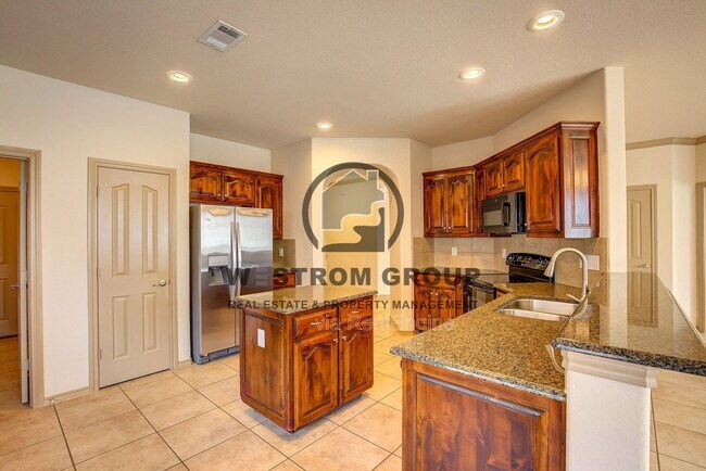 Building Photo - 3217 Hornbeam St