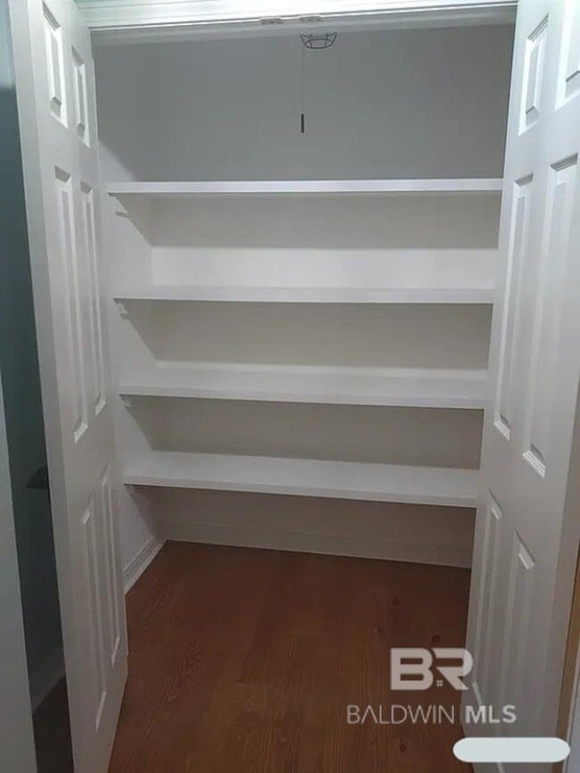 Building Photo - 31 Lake Shore Dr