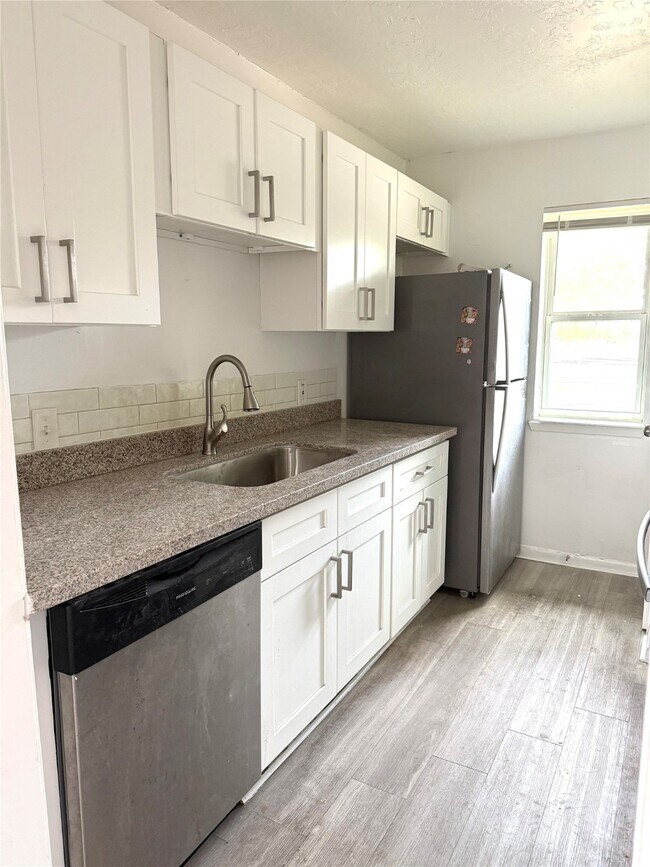 Building Photo - 200 Hill St