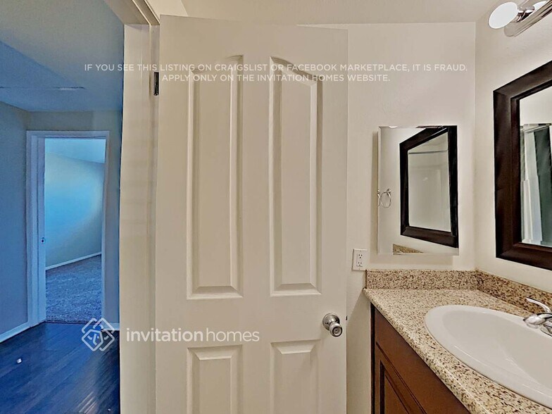 Building Photo - 27858 Crosspath Ave