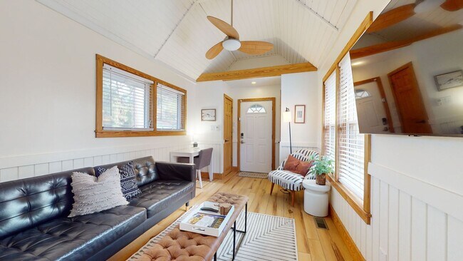 Building Photo - Adorable 3 Bedroom House near NCSU - Available August 1st!