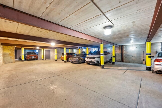 Building Photo - 2300 W Armitage Ave