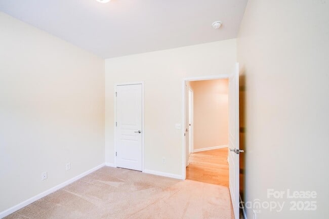 Building Photo - 2018 Sweetleaf Dr