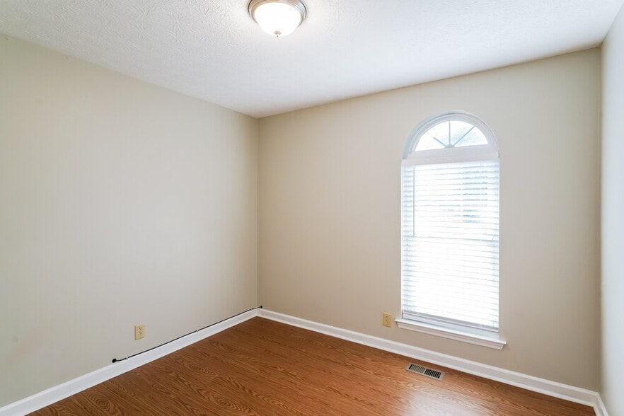 Building Photo - 218 Lakeside Park Dr