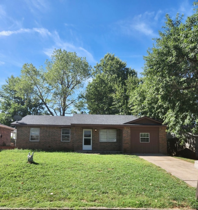 Building Photo - 1825 W Union Pl