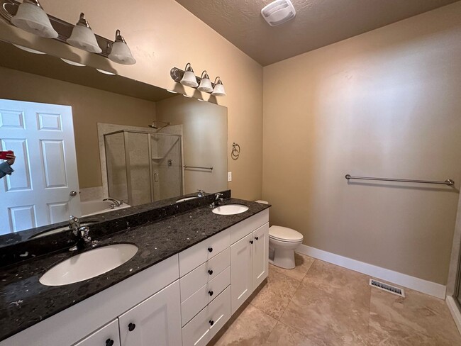 Building Photo - Orem Townhome - Hillcrest Neighborhood